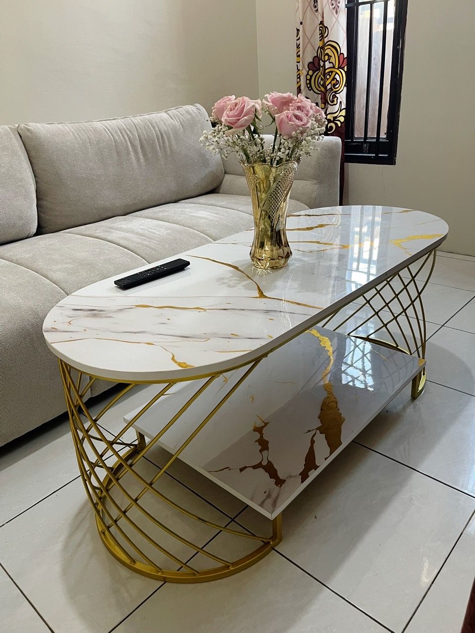 Foto pembeli Meja Tamu Aesthetic Meja Sofa Minimalis - MEJA SUZZY - Oval Besi Holo Marmer Putih UV Gold
