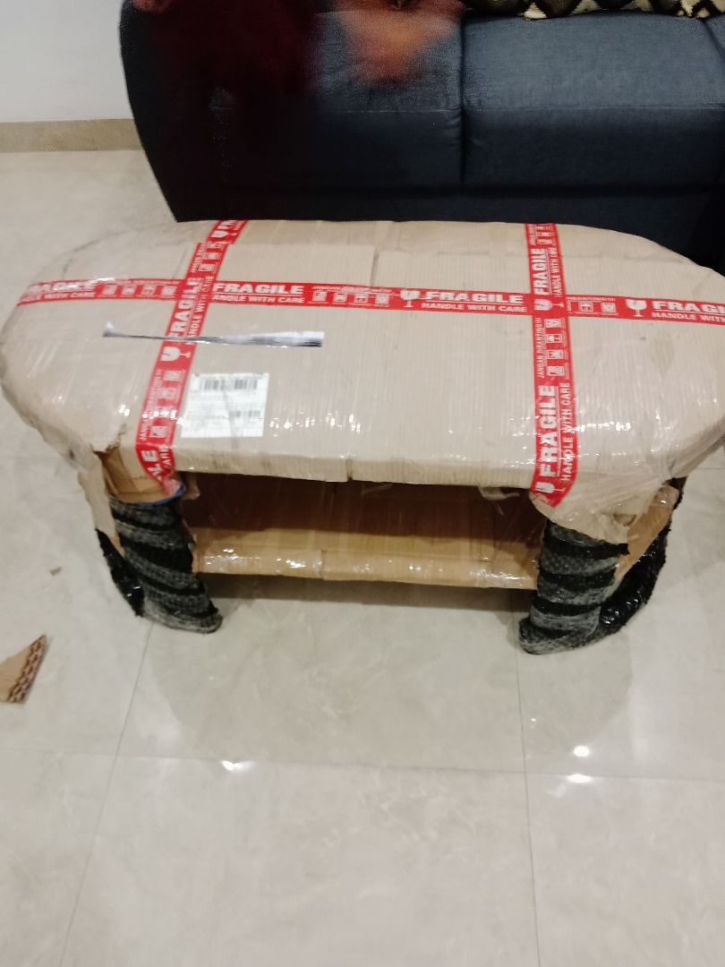 Foto pembeli Meja Sofa Milea Oval Aesthetic, Meja Ruang Tamu Minimalis, Meja Tamu, Marmer Putih/Hitam Gold Resin, Besi Gold/Rose Gold