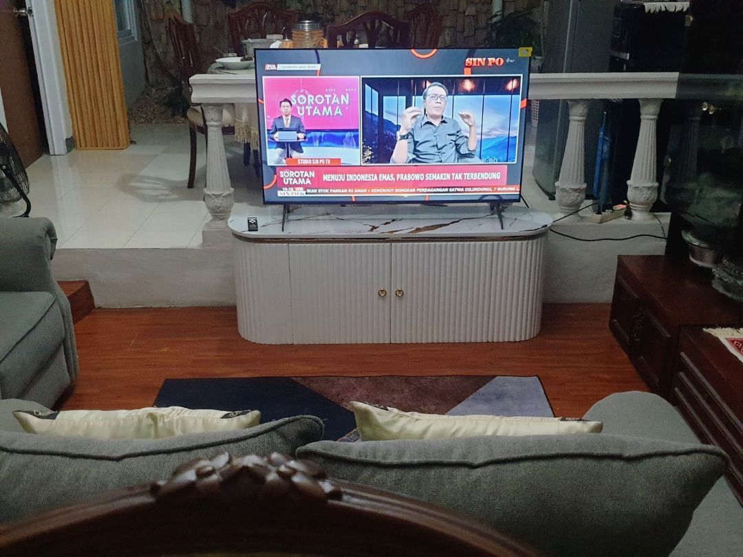 Foto pembeli Meja TV Minimalis Modern Aesthetic Meja Buffet Meja Nadira Kayu Solid Cat Duco Glossy List Gold