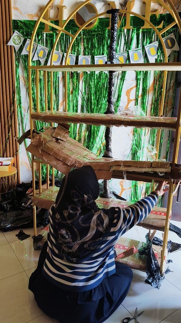 Foto pembeli Rak Susun Aesthetic Rak Alexis, Rak Besi Lengkung Multiplek, Rak Kayu Susun Aesthetic, Rak Hiasan Ruang Tamu Aesthetic