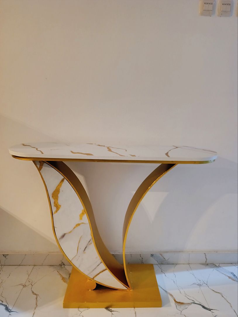 Foto pembeli Aesthetic Console Table Entryway Foyer - MEJA LIONI - Modern Minimalist Plat Besi Gold