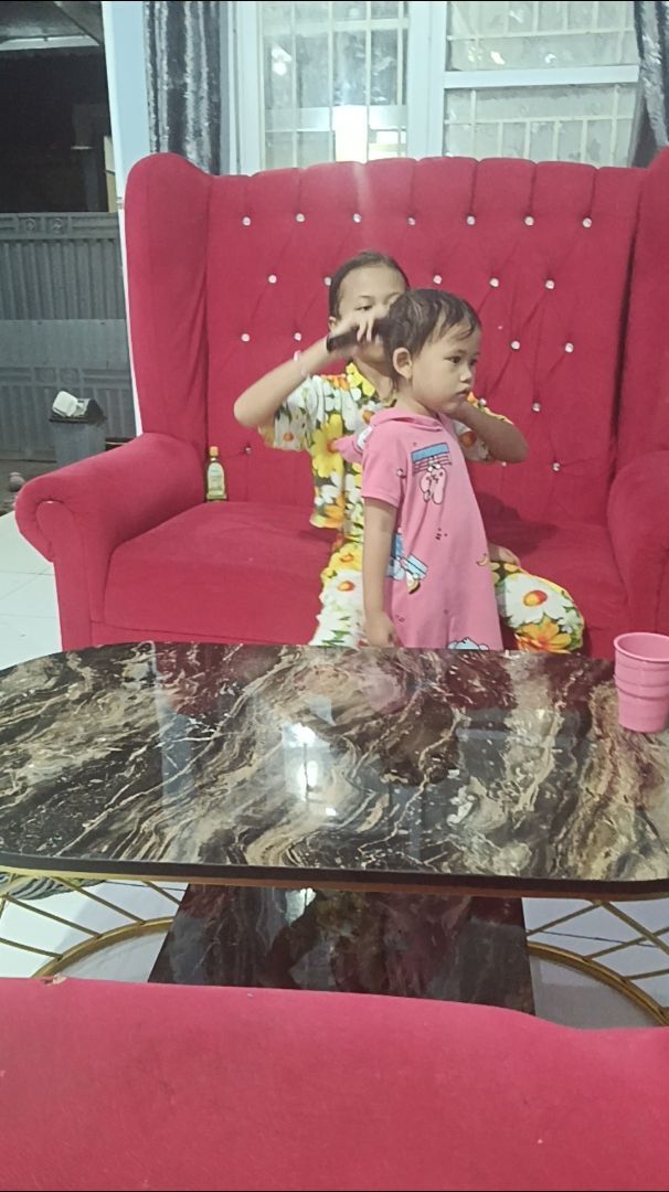 Foto pembeli Meja Tamu Aesthetic Meja Sofa Minimalis - MEJA SUZZY - Oval Besi Holo Marmer Putih UV Gold