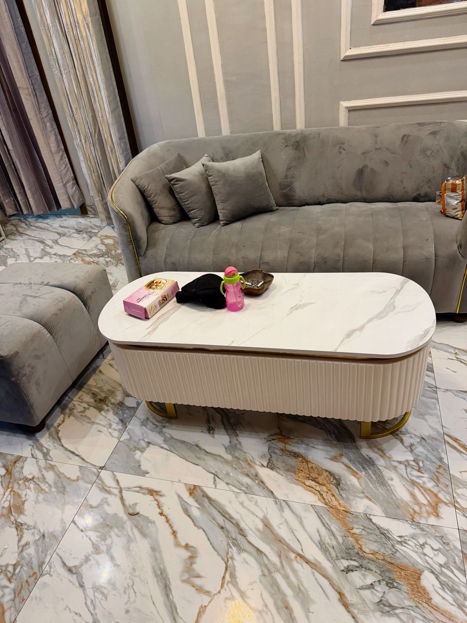 Foto pembeli Meja Ruang Tamu Minimalis Meja Tamu Minimalis Aesthetic Sofa Minimalis - Meja Danica Kayu Solid Laci Cat Duco Glossy