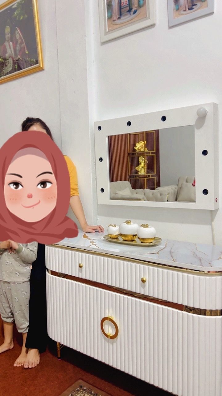 Foto pembeli Meja Buffet Aesthetic Rak TV Kabinet Minimalis - MEJA ARFANA - Mewah List Gold Anti Rayap