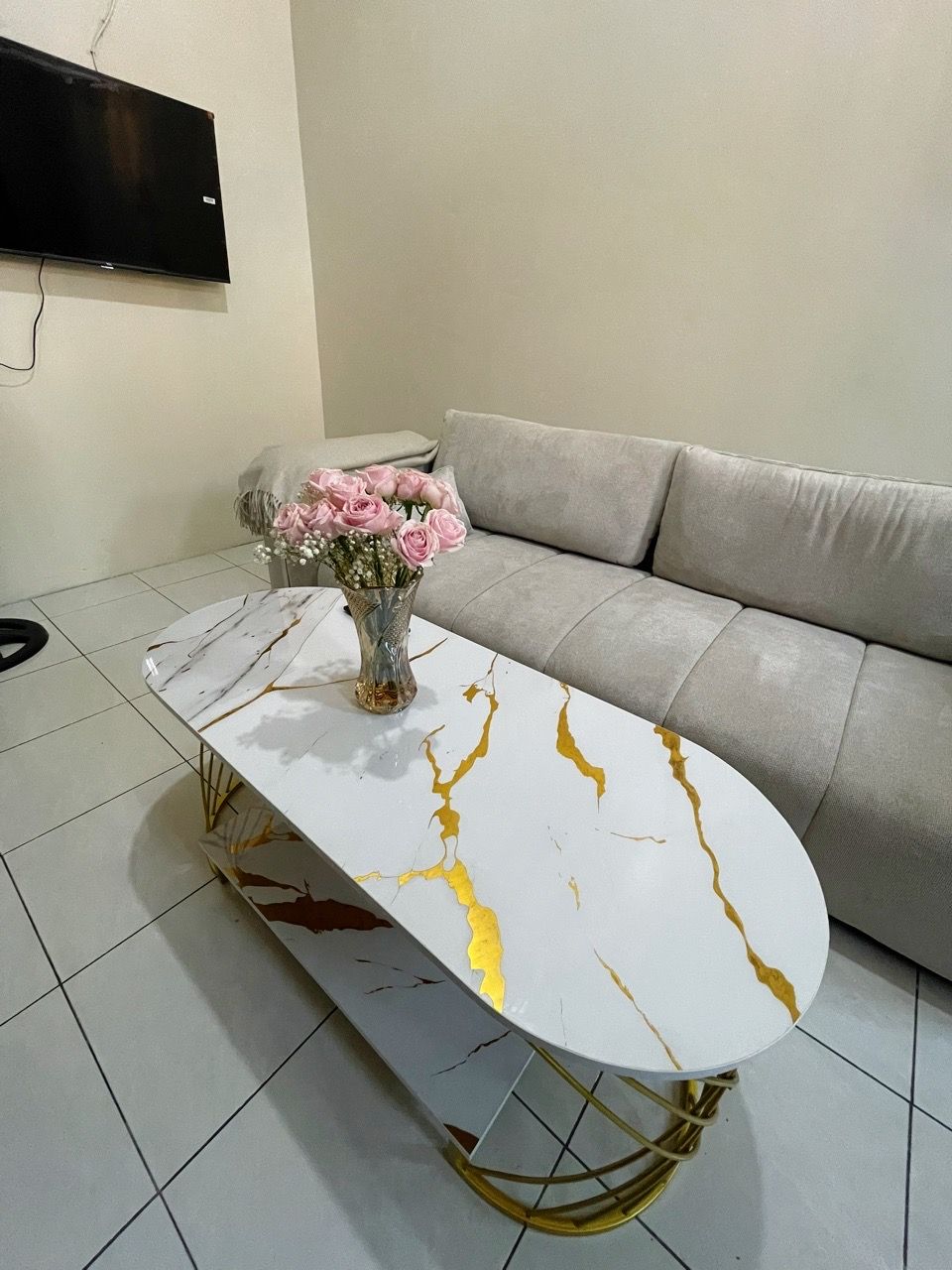 Foto pembeli Meja Tamu Aesthetic Meja Sofa Minimalis - MEJA SUZZY - Oval Besi Holo Marmer Putih UV Gold