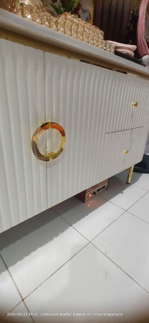 Foto pembeli Meja TV Credenza Adeeva Aesthetic Lemari & Rak TV Minimalis Modern Top Marmer Putih/Hitam UV Gold Banyak Ukuran Warna