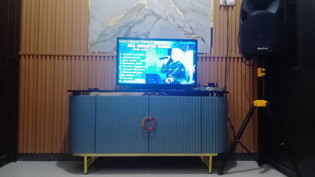 Foto pembeli Meja Seiji Buffet TV Minimalis Modern Aesthetic / Rak TV Mewah 2 Pintu Kayu Solid Duco List Gold