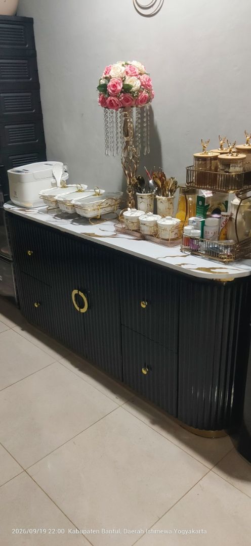 Foto pembeli Meja TV Natasha Buffet Modern Mewah Luxury / Rak Kabinet TV HPL Marmer List Gold Stainless Kerangka Kayu Solid Duco