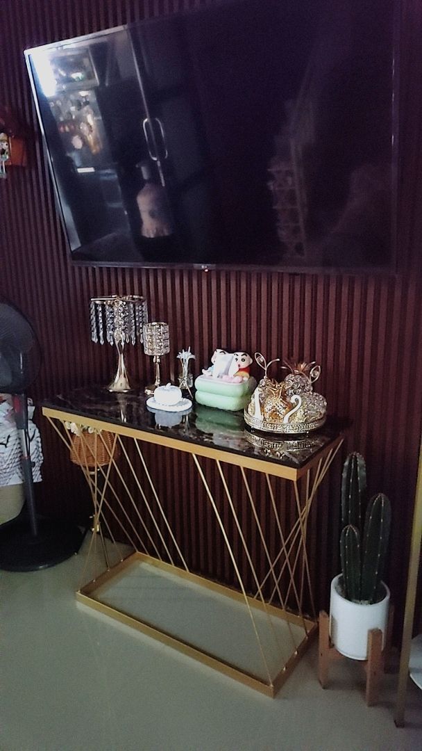 Foto pembeli Meja Console Jari, Meja Ruang Tamu Minimalis, Meja Konsol Aesthetic, Top HPL Marmer, UV Gold Resin, Besi