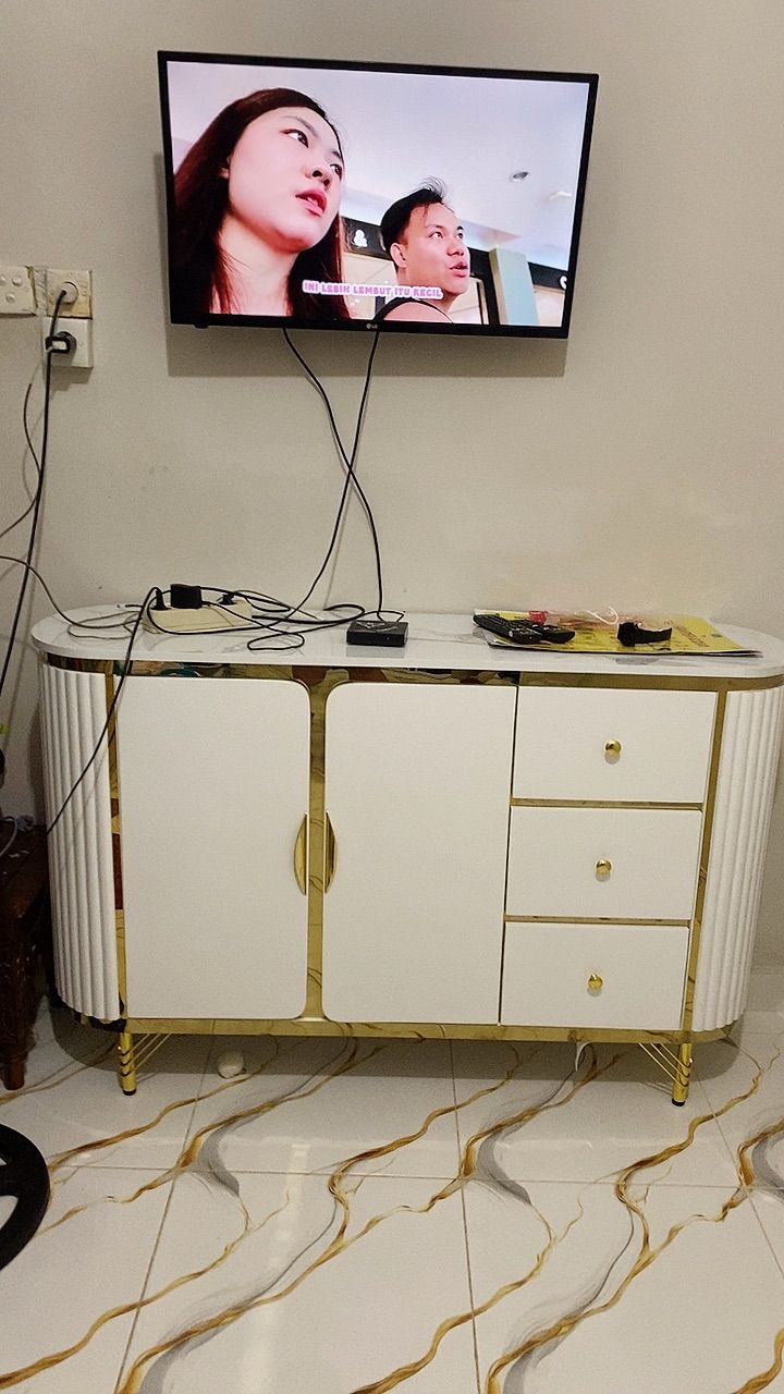 Foto pembeli Meja TV Aesthetic Meja Buffet TV Kayu Solid - MEJA HALZENA - 140cm Laci Pintu Cat Duco Glossy