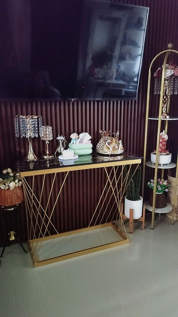 Foto pembeli Meja Console Jari, Meja Ruang Tamu Minimalis, Meja Konsol Aesthetic, Top HPL Marmer, UV Gold Resin, Besi