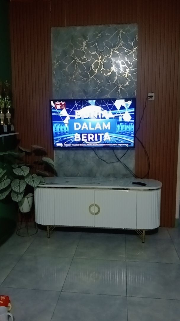 Foto pembeli Meja Seiji Buffet TV Minimalis Modern Aesthetic / Rak TV Mewah 2 Pintu Kayu Solid Duco List Gold