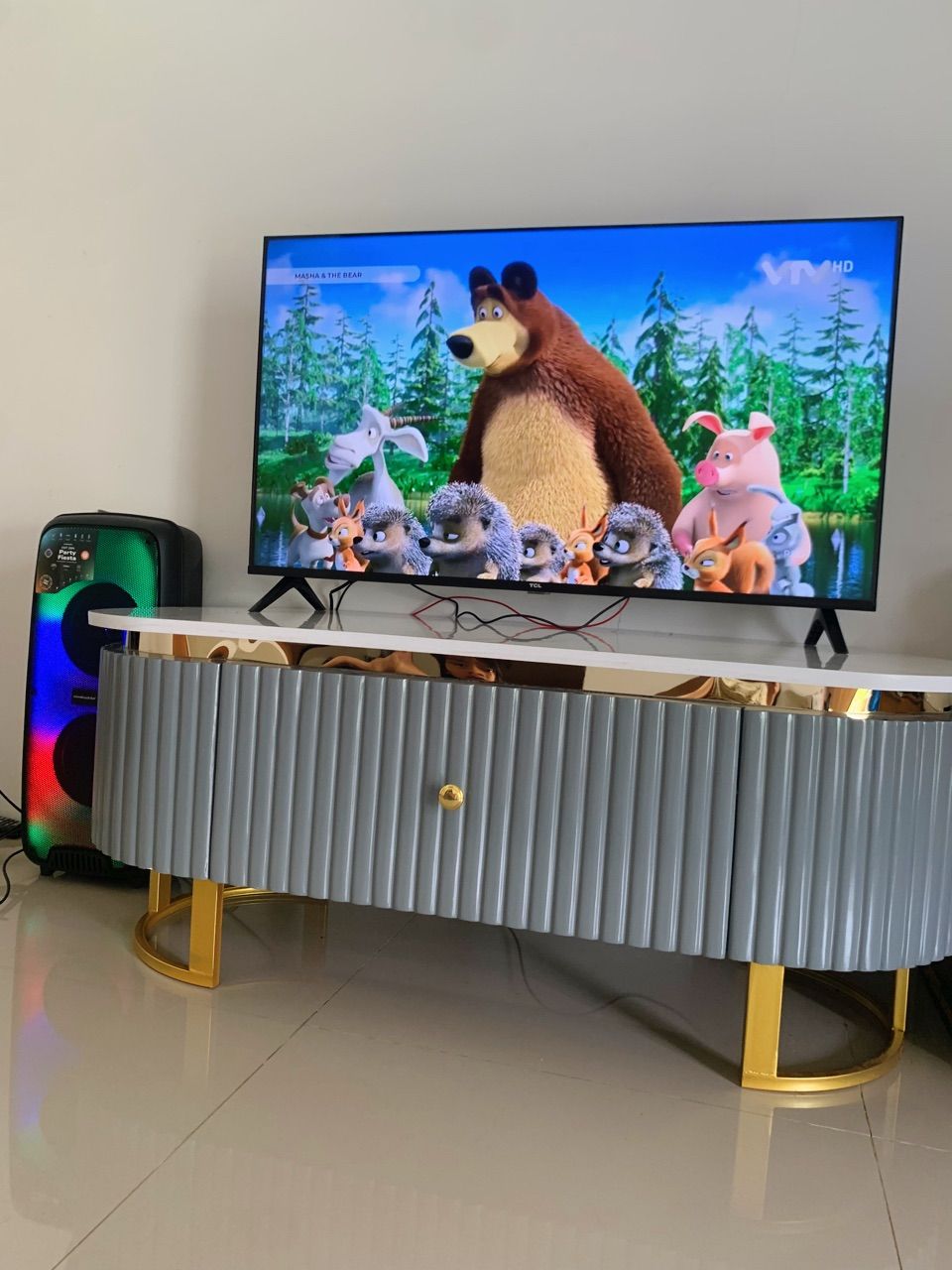 Foto pembeli Meja Ruang Tamu Minimalis Meja Tamu Minimalis Aesthetic Sofa Minimalis - Meja Danica Kayu Solid Laci Cat Duco Glossy