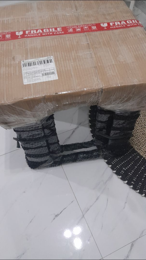 Foto pembeli Meja Tamu Kotak Aesthetic Meja Sofa Minimalis - MEJA SAKATA - Set Susun Garis Marmer UV Gold