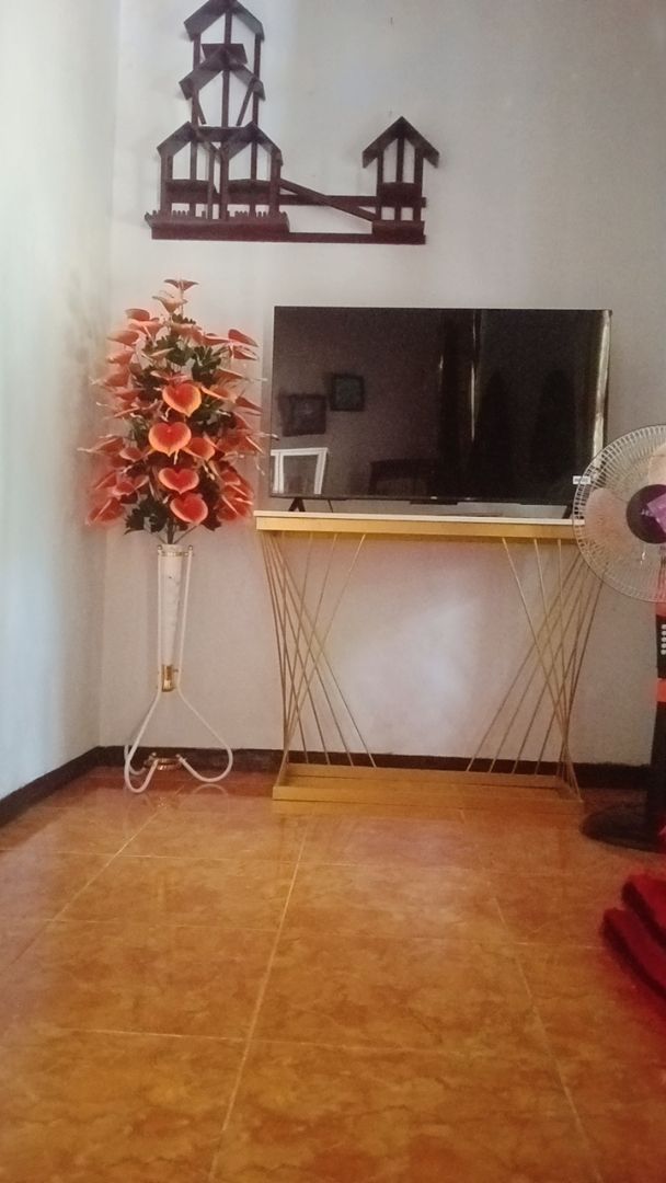 Foto pembeli Meja Console Jari, Meja Ruang Tamu Minimalis, Meja Konsol Aesthetic, Top HPL Marmer, UV Gold Resin, Besi