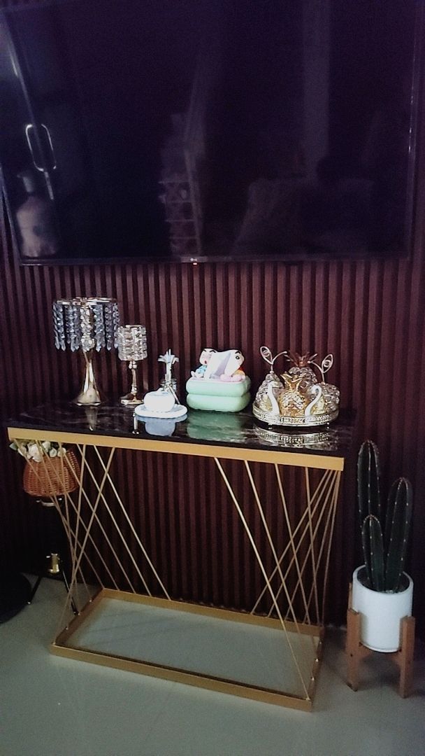 Foto pembeli Meja Console Jari, Meja Ruang Tamu Minimalis, Meja Konsol Aesthetic, Top HPL Marmer, UV Gold Resin, Besi