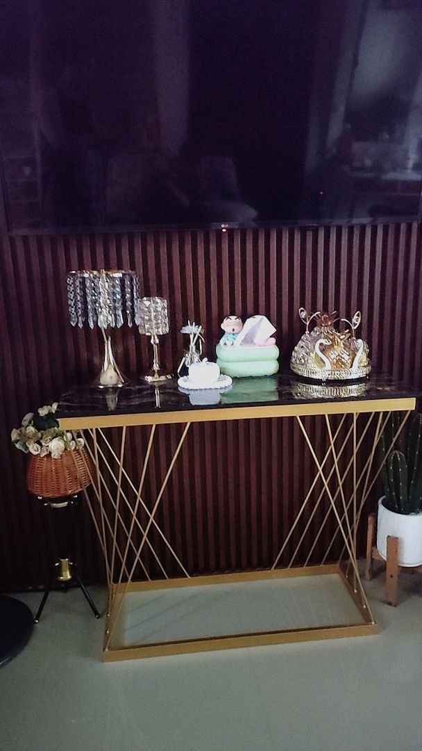 Foto pembeli Meja Console Jari, Meja Ruang Tamu Minimalis, Meja Konsol Aesthetic, Top HPL Marmer, UV Gold Resin, Besi