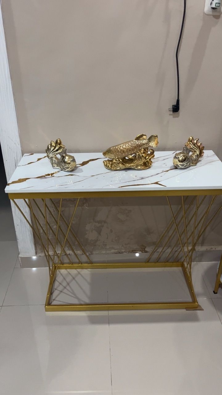 Foto pembeli Meja Console Jari, Meja Ruang Tamu Minimalis, Meja Konsol Aesthetic, Top HPL Marmer, UV Gold Resin, Besi