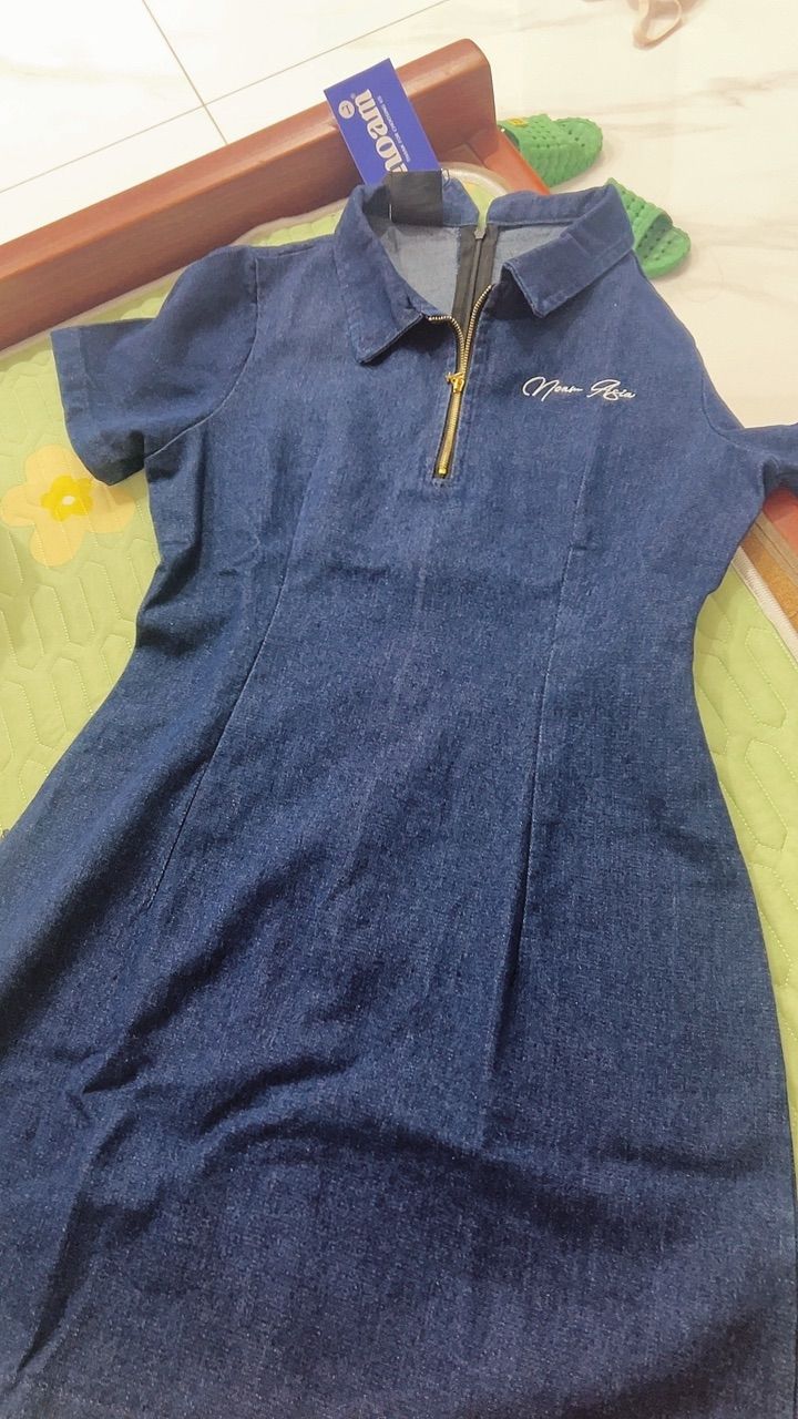 Khách mặc Váy Polo nữ NOAM Denim Grove Dáng Ôm Body ngắn Chất liệu denim cao cấp - Màu xanh