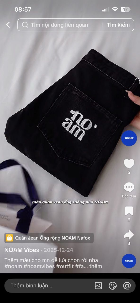 Khách mặc Áo Polo Form rộng NOAM Teeny Homies Cotton 100% mềm mịn vượt trội - Màu đen/ trắng