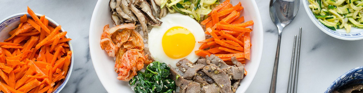 Heo Con - Cơm Gà Sốt, Da Gà & Hamburger