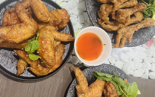 Bếp Hoa - Chân Gà, Cánh Gà Rang Muối & Bún Đậu Mắm Tôm