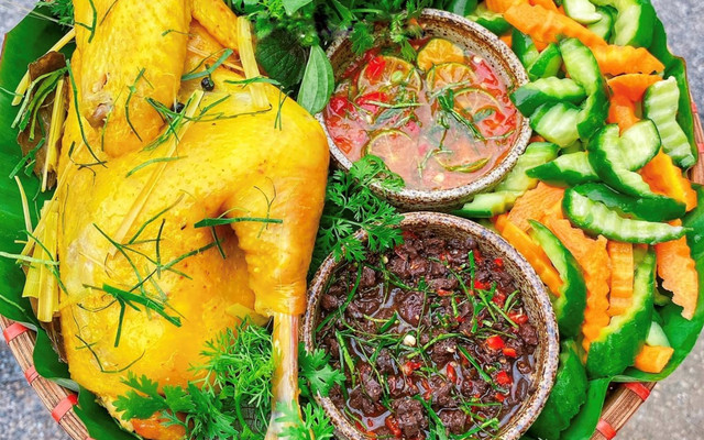 Gà Ủ Muối Hoa Tiêu Lộc Phát - Đường Số 4