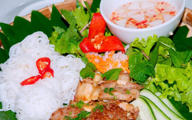 Em Út - Bún Chả Hà Nội & Cơm Gà