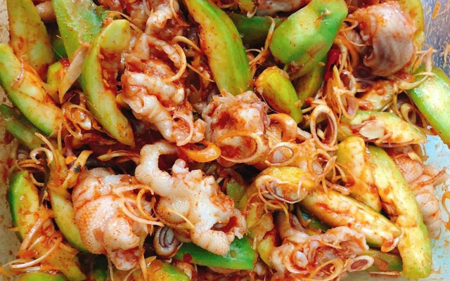 Chân Gà Rút Xương Ngâm Xả Tắc & Chân Gà Sốt Thái - Ăn Vặt Cậu Vàng