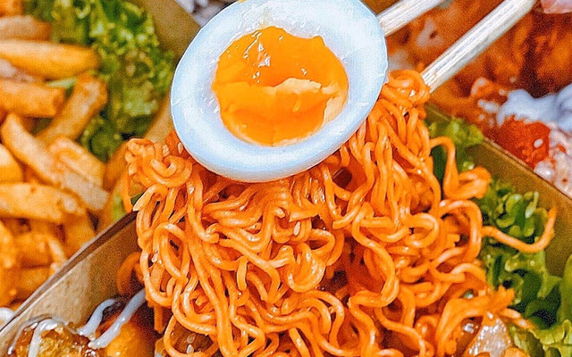 Tiệm Ăn Vặt Mùa Hè - Mì Trộn, Gà Phô Mai & Trà Sữa