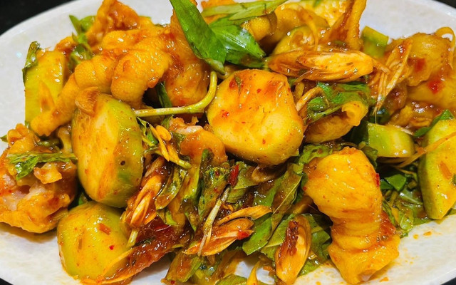 Chân Gà Sốt Thái Tin Tin- Trà Trái Cây, Chè, Ăn Vặt- Hẻm 136 Đồng Khởi