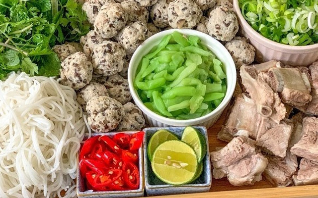 Linh Tống - Bún Sườn Chua & Phở Chiên - 264 Ngô Gia Tự