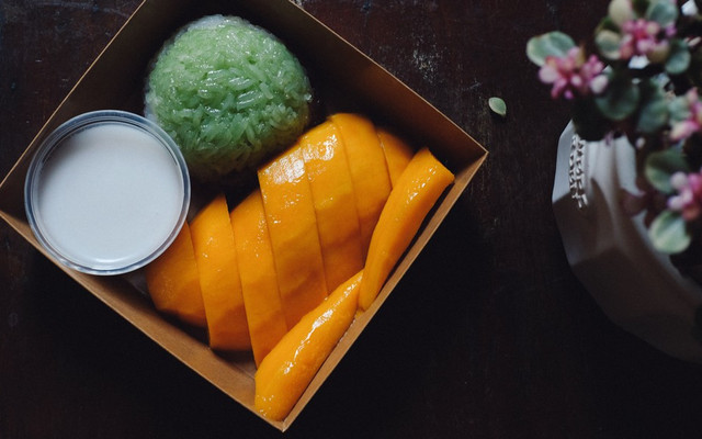 Chè Thái & Xôi Xoài - Bánh Thái Lamoon