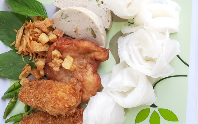 Bánh Ướt Nha Trang - Since 1987 - Nguyễn Tất Thành