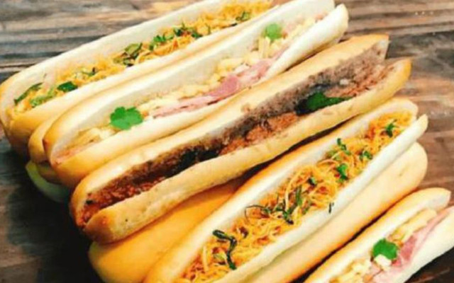 Bánh Mì Que Tứ Hải - Ăn Vặt, Nước Mía & Trà Tắc - 562 Trưng Nữ Vương