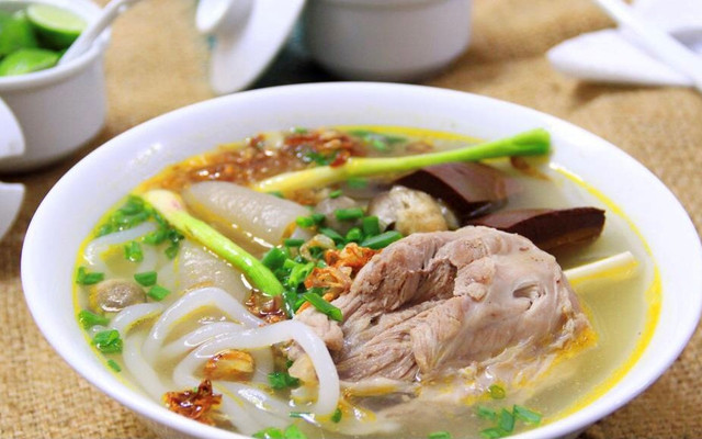 Dì Thương - Bánh Canh Cá Lóc