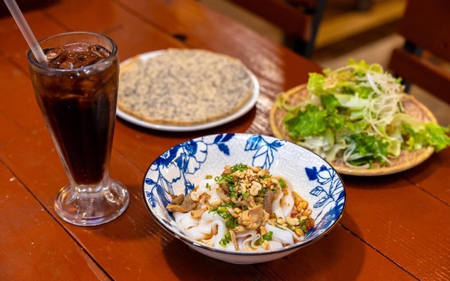 Cơm Gà Bà Bi - Lê Quảng Chí