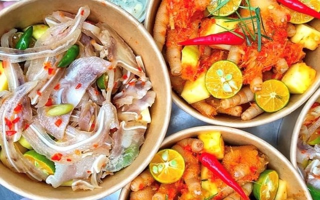 Ăn Vặt E Food - Chân Gà Sốt Thái, Gà Ủ Muối & Bánh Mì Nướng Muối Ớt - Nguyễn Ái Quốc