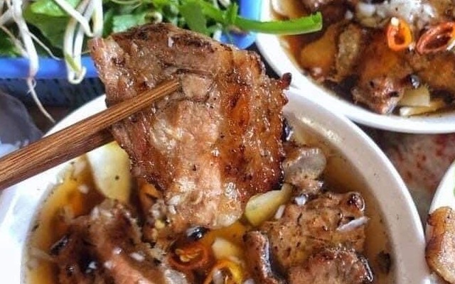 Tiến Dũng quán - Bún Chả Hà Nội - Thủ Khoa Huân