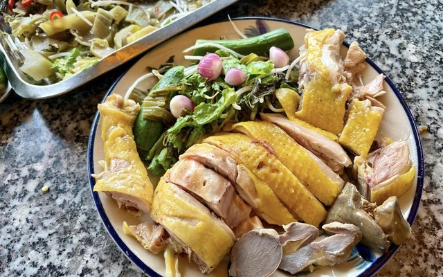 Tiệm Ăn Ngô Đồng - Đại Lộ Đồng Khởi