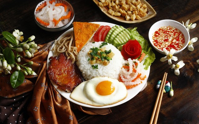 Cơm Tấm Hoà - 63 Kênh Nước Đen