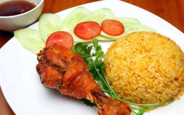Cơm Gà Xối Mỡ & Hủ Tiếu Xào - 166 Đông Bắc