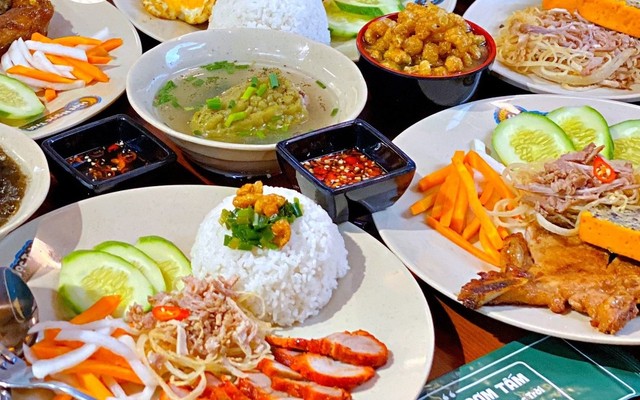 Cơm Tấm Sườn Nướng Vân Tra & Cơm Gà Xối Mỡ - Máng Nước