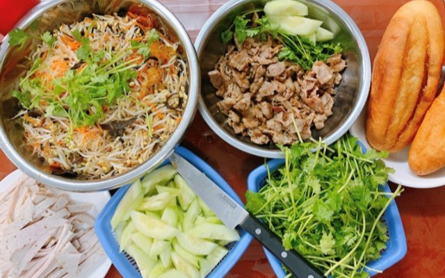 Bánh Mỳ Rau Rán Cô Nhàn - 96 Nguyễn Đức Cảnh