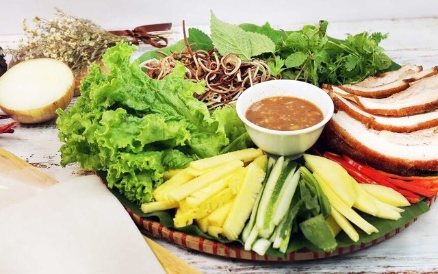 Bánh Tráng Cuốn Thịt Heo - Nam Bộ Quán