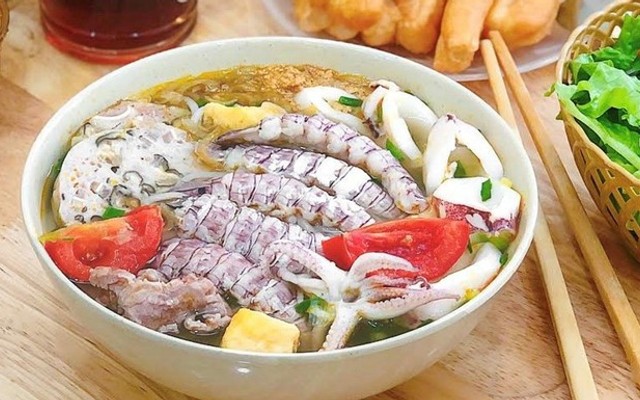 Bếp Hoàng - Bánh Đa Cua, Bún Riêu Bề Bề & Phở
