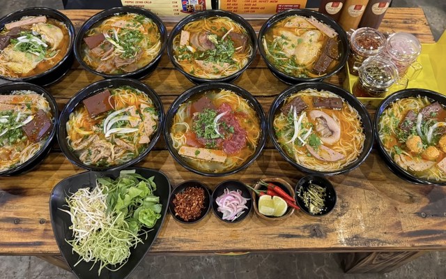 Bún Bò Huế, Cơm Tấm & Phở Bò Hook - 232 Hồ Nghinh