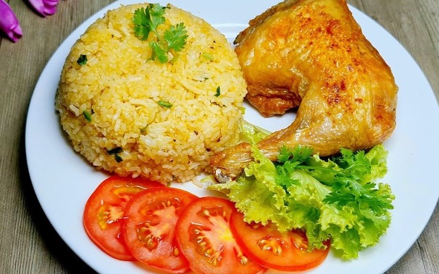 Cơm Gà Xối Mỡ - Cơm Sườn Bò Hồng Cúc