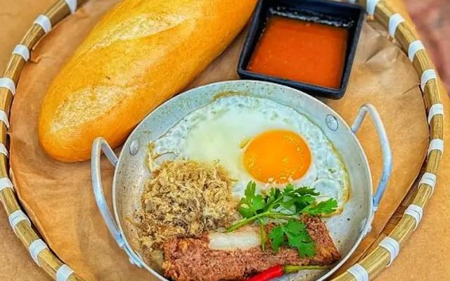 Chè Xu Gà - Bánh Mì Pate Cay