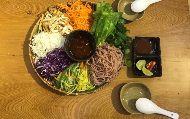 Tiệm Chay Làng Hữu Cơ Bốn Mùa - Châu Thượng Văn